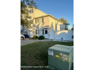 BACK ON THE MARKET! Welcome to this beautifully maintained - photo 1