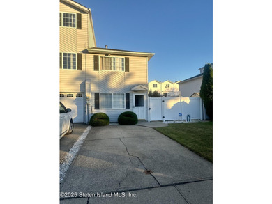 BACK ON THE MARKET! Welcome to this beautifully maintained - photo 2