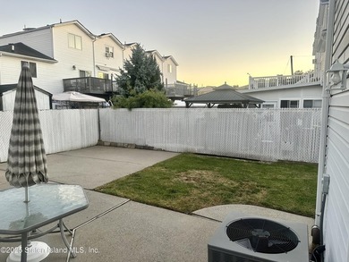BACK ON THE MARKET! Welcome to this beautifully maintained - photo 4