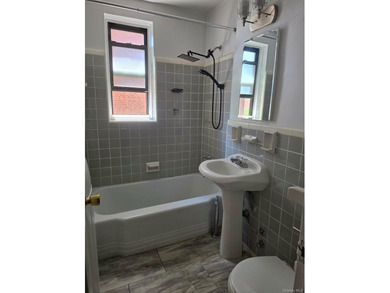 Welcome home to this beautifully updated 1-bedroom, 1-bath co-op - photo 6