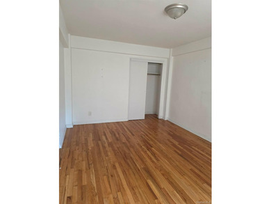 Welcome home to this beautifully updated 1-bedroom, 1-bath co-op - photo 8