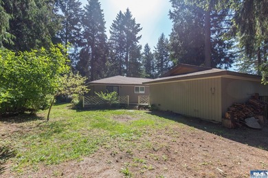 Single story home located on a corner oversized lot in a well - photo 11