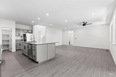 Welcome to this beautifully crafted North Fork Custom Homes - photo 15