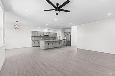 Welcome to this beautifully crafted North Fork Custom Homes - photo 18