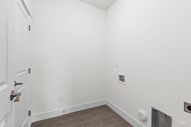 Welcome to this beautifully crafted North Fork Custom Homes - photo 19