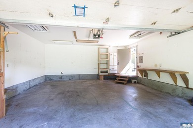 Single story home located on a corner oversized lot in a well - photo 32