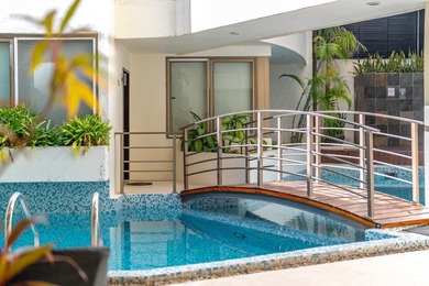 This spacious one-bedroom condominium is perfectly located in