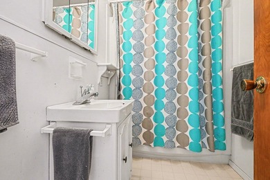 Experience lakeside luxury with this move-in-ready, 3-bedroom - photo 5