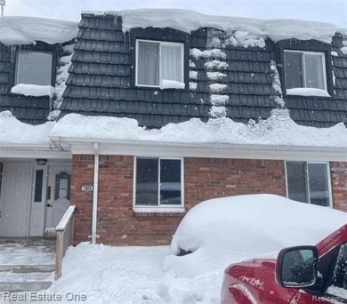 (private lake, pond, creek) Condo Sale Pending in Waterford Michigan