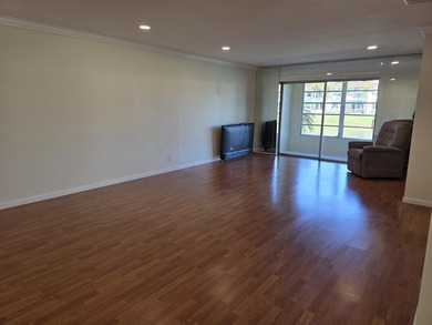 THIS IS PHASE B & A SMALL DOG ALLOWED. THIS SPACIOUS VILLA HAS - photo 13