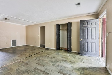 Opportunity awaits at 611 DeKalb Street in Georgetown! This - photo 5