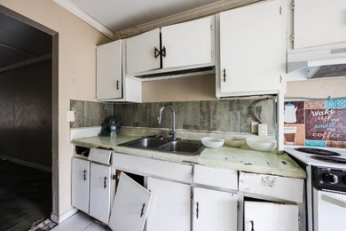 Opportunity awaits at 611 DeKalb Street in Georgetown! This - photo 8