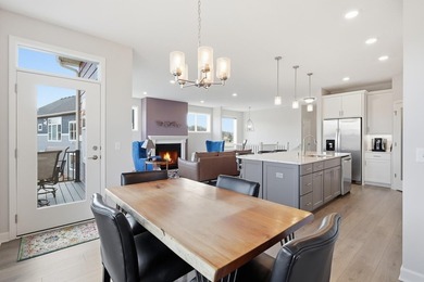 Welcome to this stunning custom-built home, perfectly situated - photo 11