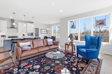 Welcome to this stunning custom-built home, perfectly situated - photo 14