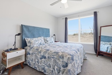 Welcome to this stunning custom-built home, perfectly situated - photo 15