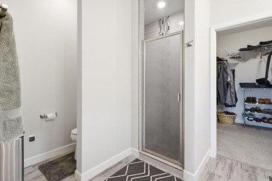 Welcome to this stunning custom-built home, perfectly situated - photo 18