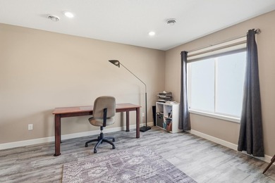 Welcome to this stunning custom-built home, perfectly situated - photo 27