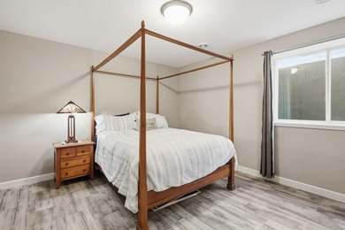 Welcome to this stunning custom-built home, perfectly situated - photo 29