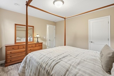 Welcome to this stunning custom-built home, perfectly situated - photo 30