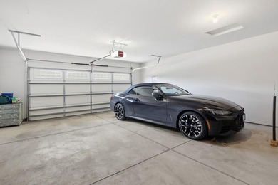 Welcome to this stunning custom-built home, perfectly situated - photo 33