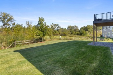 Welcome to this stunning custom-built home, perfectly situated - photo 35