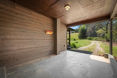 Just five miles from downtown Blue Ridge, this extraordinary 100 - photo 38