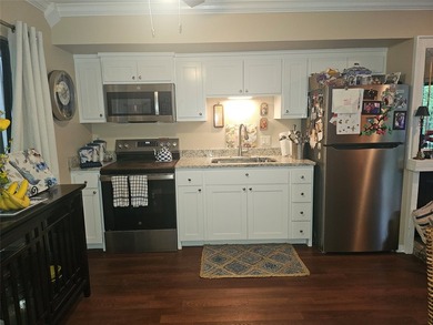 Enjoy easy living in this charming 1-bedroom, 1-bath condo - photo 2
