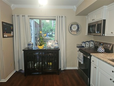 Enjoy easy living in this charming 1-bedroom, 1-bath condo - photo 3