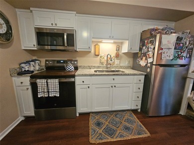 Enjoy easy living in this charming 1-bedroom, 1-bath condo - photo 5