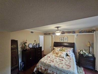 Enjoy easy living in this charming 1-bedroom, 1-bath condo - photo 10