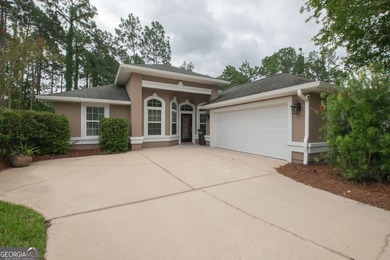 Beautiful well maintained home in Osprey Cove with brand new LVP - photo 2