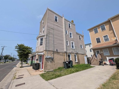 Legal QuadPlex - INVESTOR ALERT - 13% Cap rate on this Triplex - photo 2