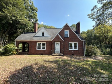 Lake Hickory Home Sale Pending in Hickory North Carolina