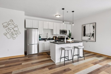 Enjoy elevated urban living in this light filled, freshly - photo 3