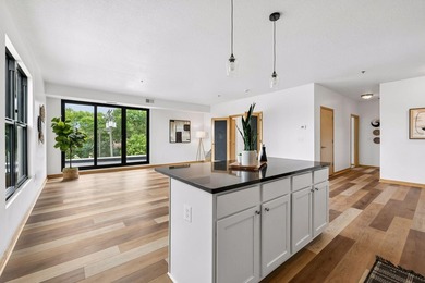 Enjoy elevated urban living in this light filled, freshly - photo 4