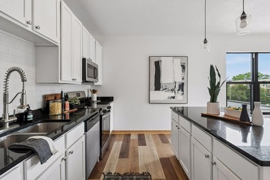 Enjoy elevated urban living in this light filled, freshly - photo 6