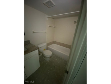 This one bed one bath is on very good conditions, ready to move - photo 7