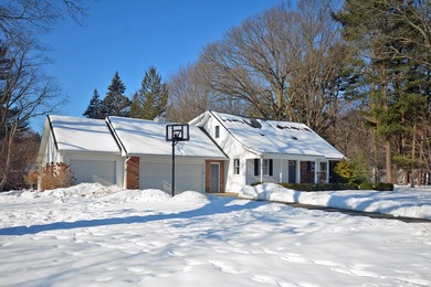 Lake Macatawa Home Sale Pending in Holland Michigan