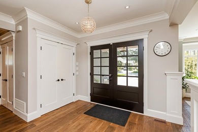 Highly sought-after Crescent Heights! This custom-built 2-storey - photo 2