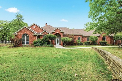 There are homes that impress, and then there are homes that - photo 5