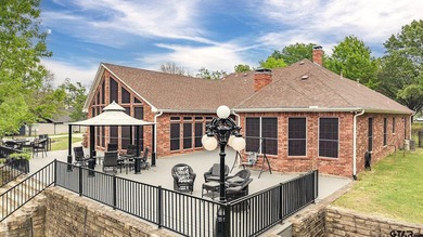 There are homes that impress, and then there are homes that - photo 7
