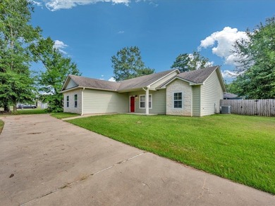 Lake Sam Rayburn  Home Sale Pending in Huntington Texas