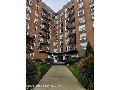 (private lake, pond, coastal) Home For Sale in Staten Island New York