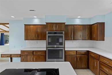 Welcome to this spacious and beautifully maintained 3-bedroom, 3 - photo 13