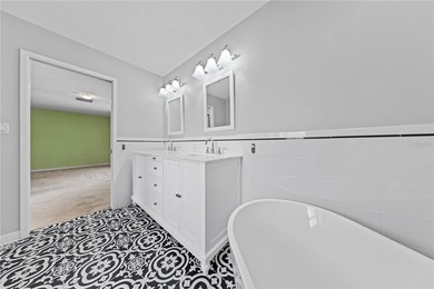 Welcome to this spacious and beautifully maintained 3-bedroom, 3 - photo 29