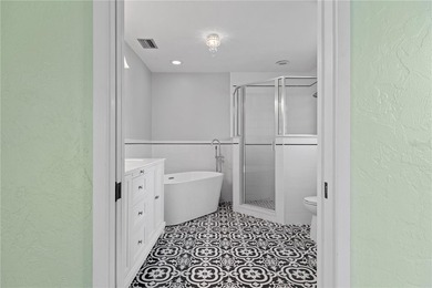 Welcome to this spacious and beautifully maintained 3-bedroom, 3 - photo 31