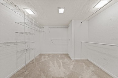 Welcome to this spacious and beautifully maintained 3-bedroom, 3 - photo 33