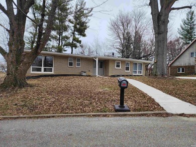 (private lake, pond, creek) Home Sale Pending in Evansville Indiana