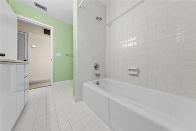 Welcome to this spacious and beautifully maintained 3-bedroom, 3 - photo 42