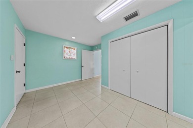 Welcome to this spacious and beautifully maintained 3-bedroom, 3 - photo 48
